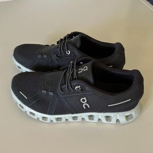 On Cloud 5 Running Shoes - Size 7